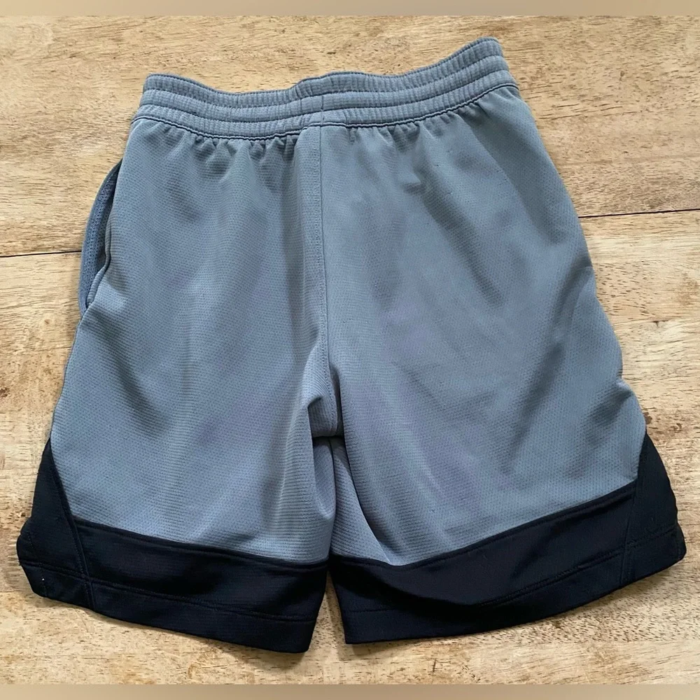 Nike Boy’sSz‎ S Cool Gray/Black Icon Basketball Shorts